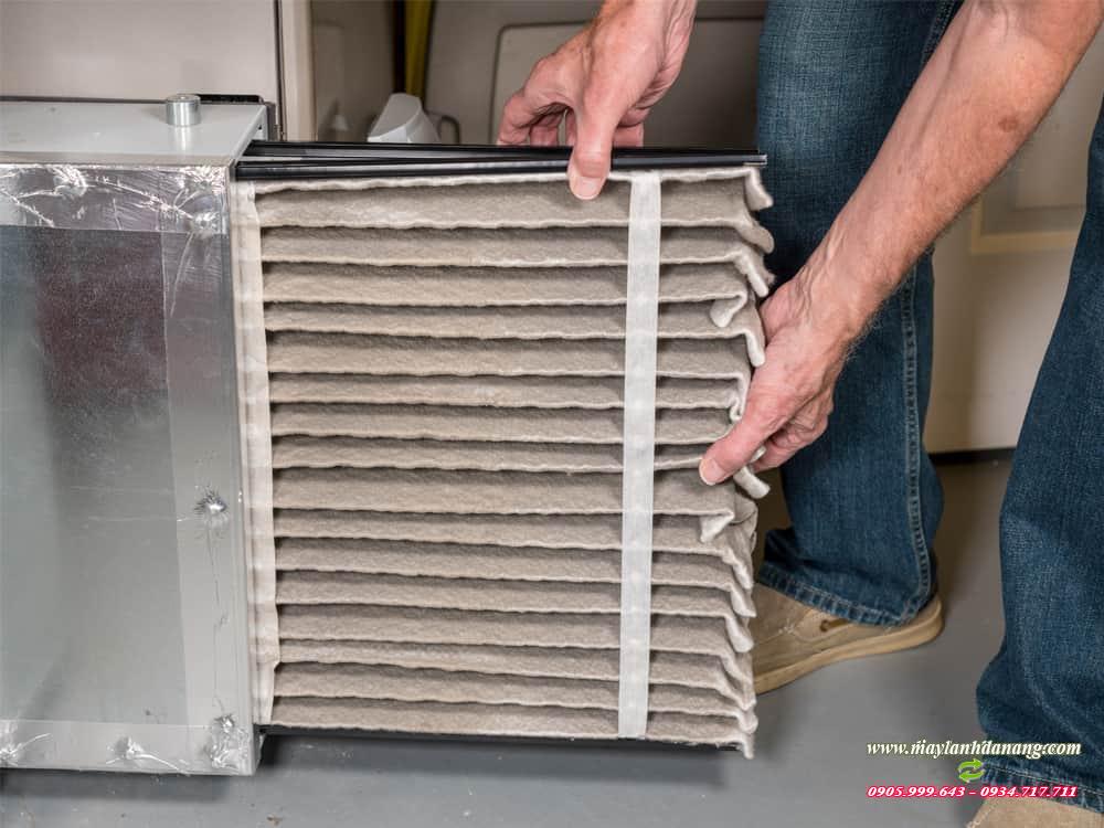 Man-Changing-Out-Furnace-Filter